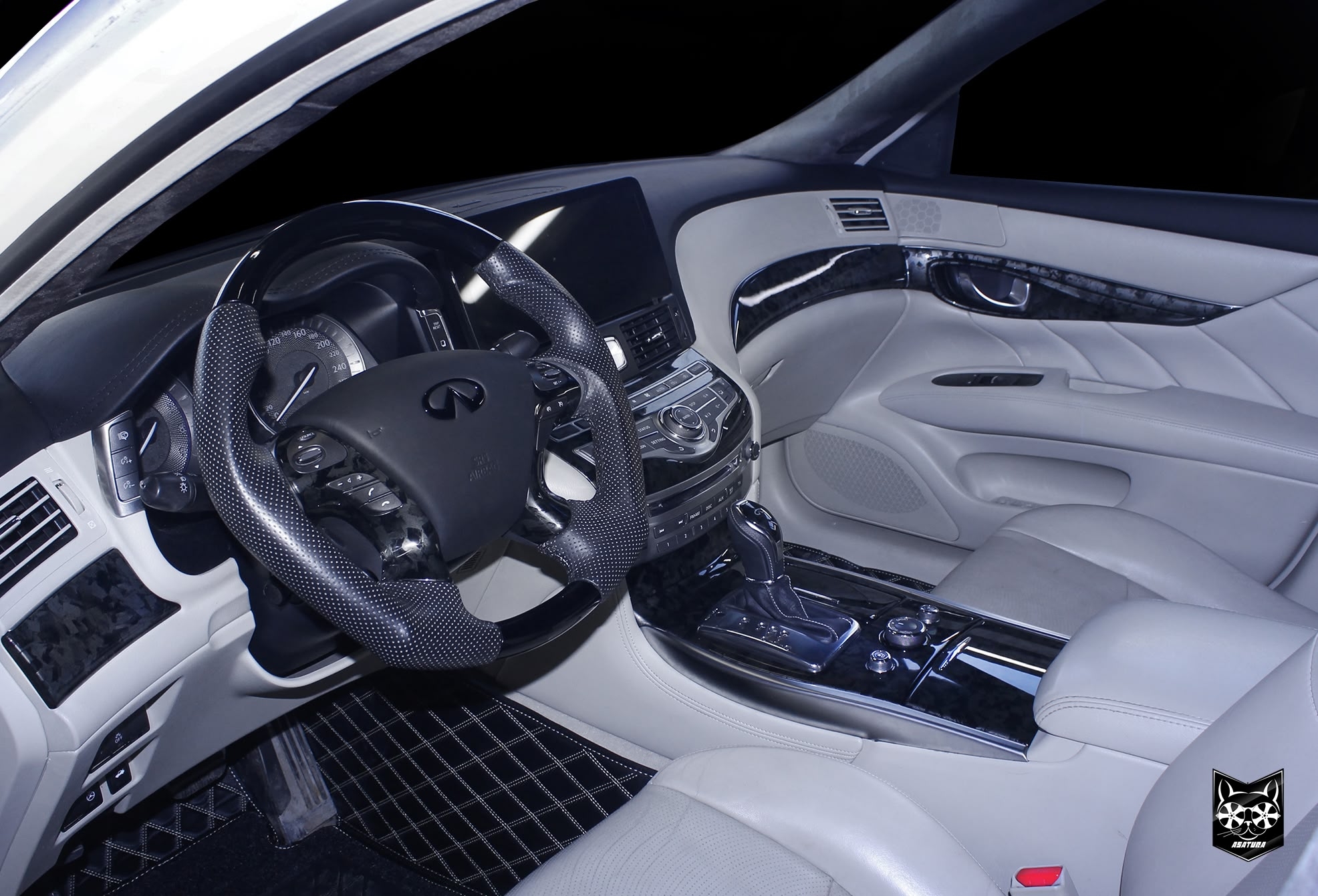 Infiniti Q70